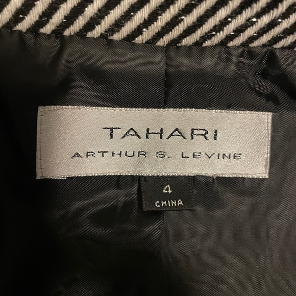 Tahari Arthur S. Levine Blazer Black/Light Cream Fabric Silver threading
Size 4 - Picture 8 of 9
